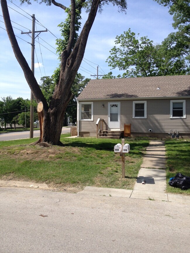 Primary Photo - 948 Cheyenne St
