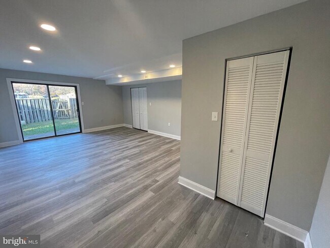 Building Photo - 6415 Whitwell Ct
