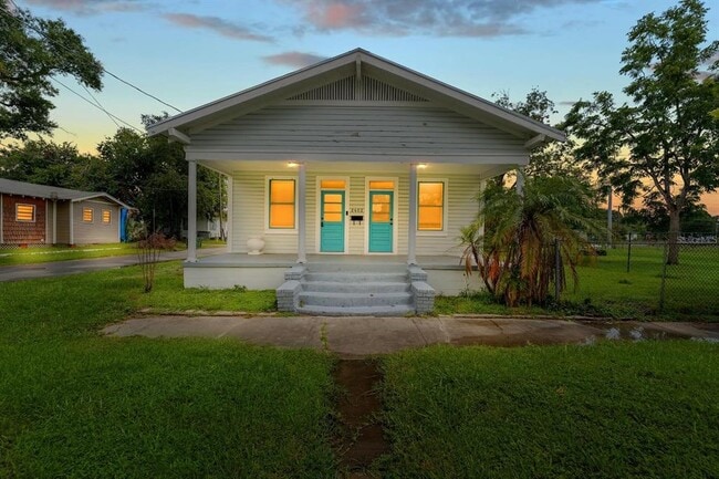 Primary Photo - 2402 E 10th Ave