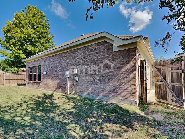 Building Photo - 1200 Seneca Pl