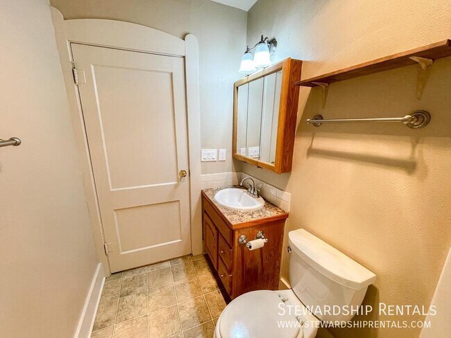 Building Photo - 1745 Olive St