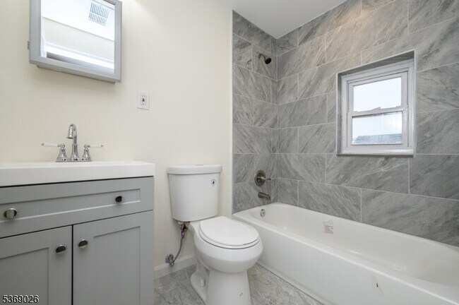 Building Photo - 287 Orange St