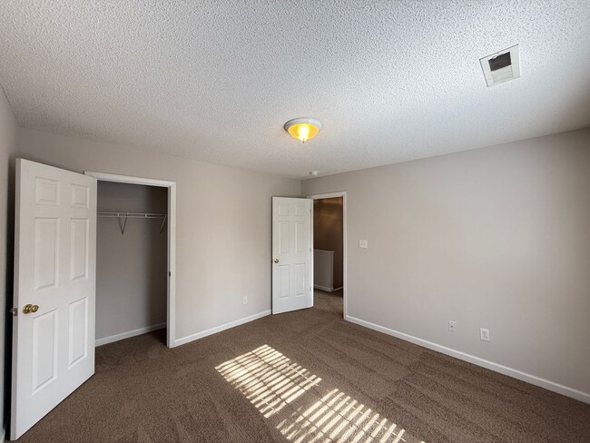 Building Photo - 2120 Dave St