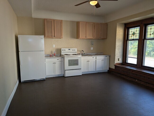 Building Photo - 4438 Pearl Rd