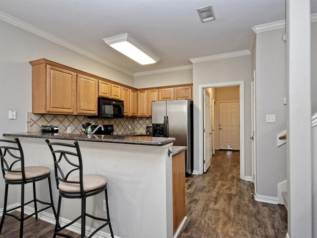 Building Photo - 1001 Krenek Tap Rd