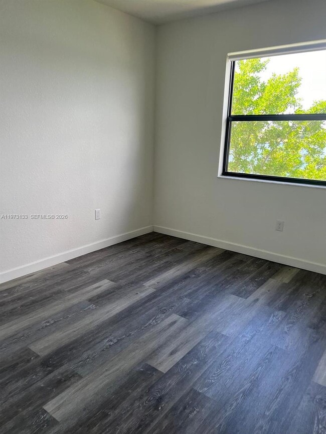 Building Photo - 20564 NE 5 PL