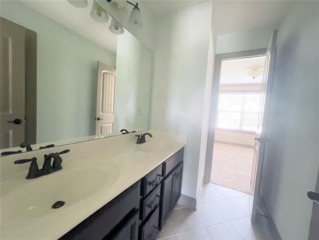 Building Photo - 6510 Bentley Ridge Dr
