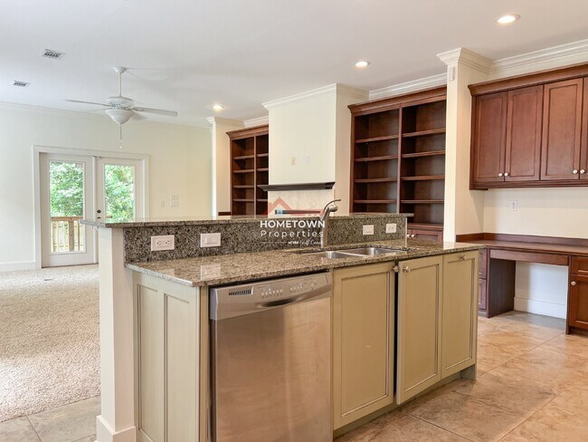 Building Photo - Beautiful 3-Bed Home with Outdoor Kitchen ...