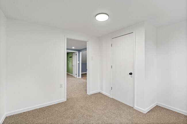 Building Photo - 2416 Sherry Rd