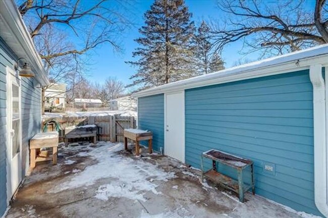 Building Photo - Charming 3-Bedroom Home For Lease As Early...