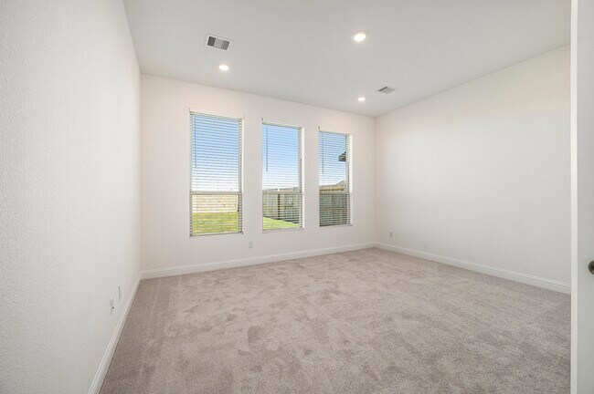 Building Photo - 3210 Blue Grama Bnd