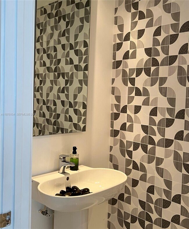 Building Photo - 1100 Biscayne Blvd