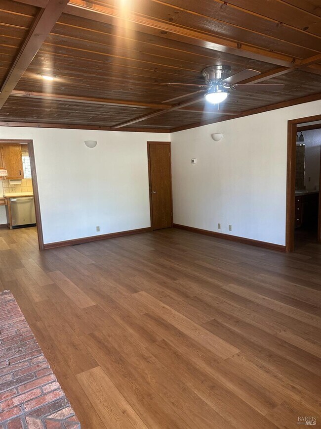 Building Photo - 372 Maple Ave