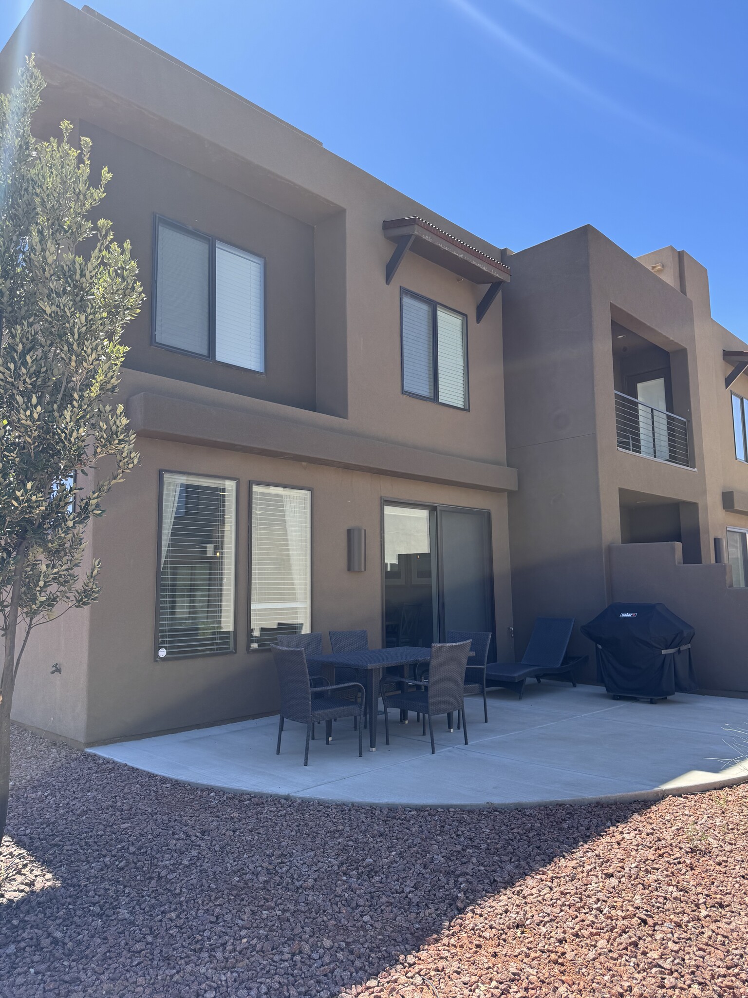 Building Photo - 1610 W Canyon Tree Dr