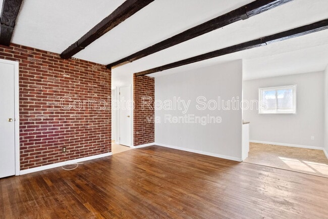 Building Photo - 1324 Columbus Dr