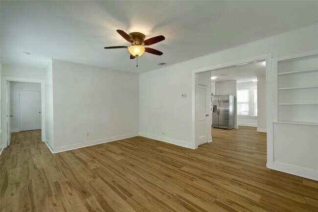 Building Photo - 1102 Hackberry St