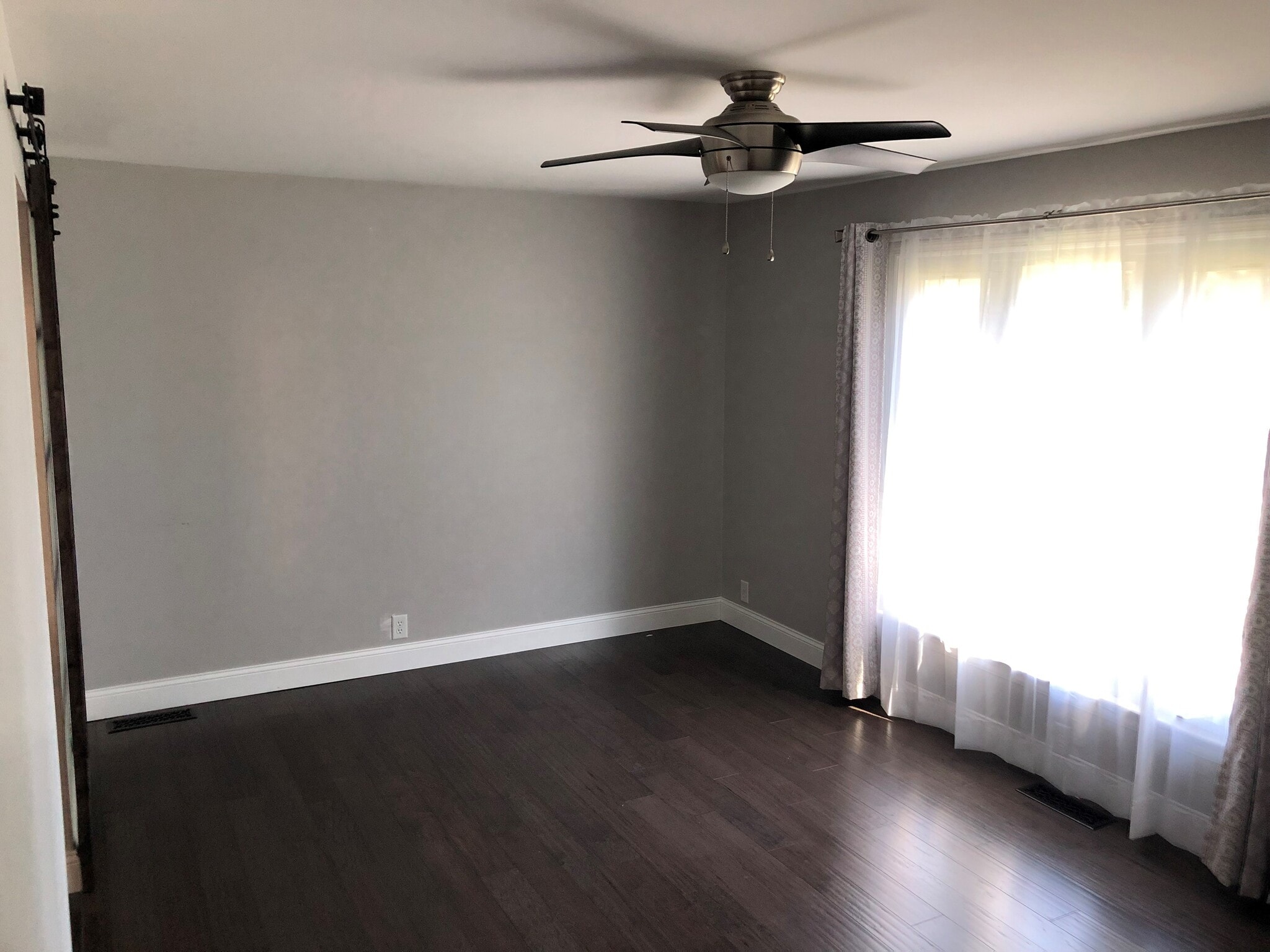 Master bedroom - 1025 Sherbrooke Rd