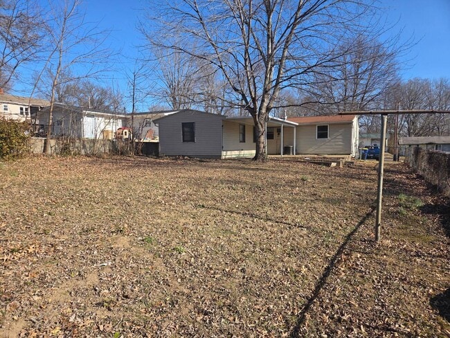 Building Photo - 645 Linden Ln