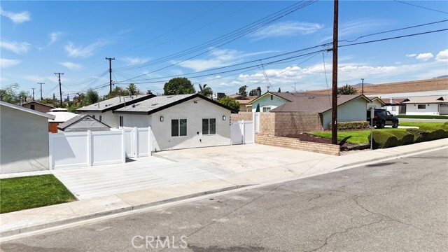 Building Photo - 5646 Deodar St