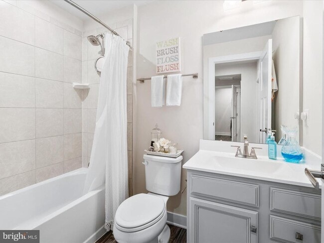 Building Photo - 5940 Etterbeek St