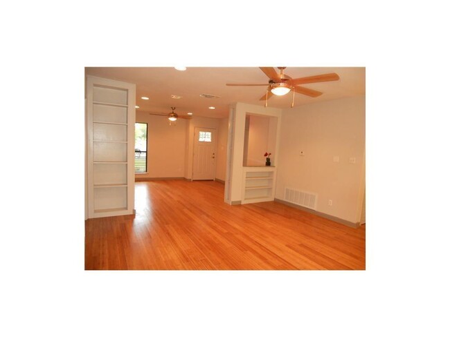 Building Photo - 4907 Richmond Ave