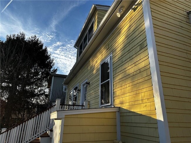 Building Photo - 100 Maple Ave