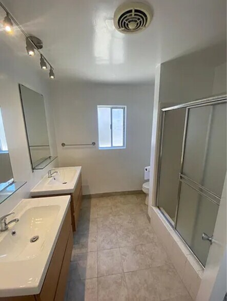 Building Photo - 221 N Juanita Ave