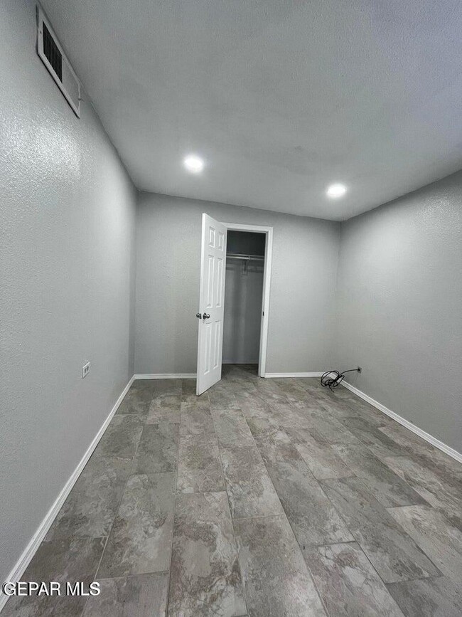 Building Photo - 10216 Celedon Cir