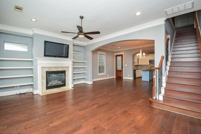 Building Photo - 1205 Aurora St