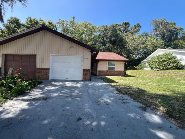 Building Photo - Charming 2-Bedroom, 2-Bathroom Home in a T...