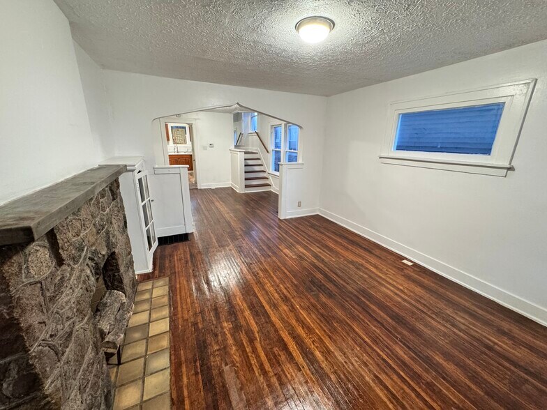 Building Photo - 1183 Linwood Ave