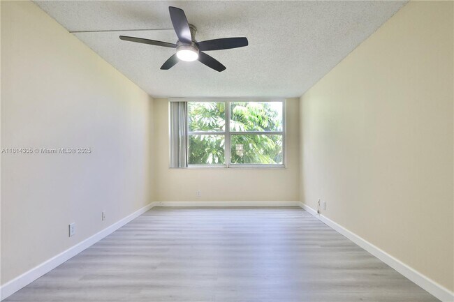 Building Photo - 6870 Royal Palm Blvd
