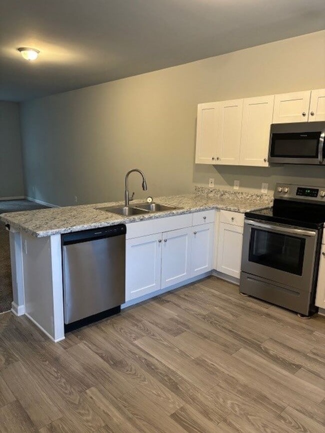 Building Photo - Beautiful 2 bedroom, 2.5 bath townhome Holly Ridge - Buckhorn Community