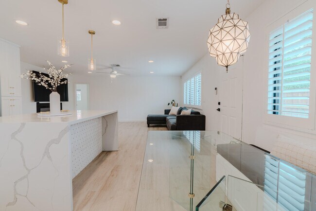 Building Photo - 52801 Avenida Alvarado