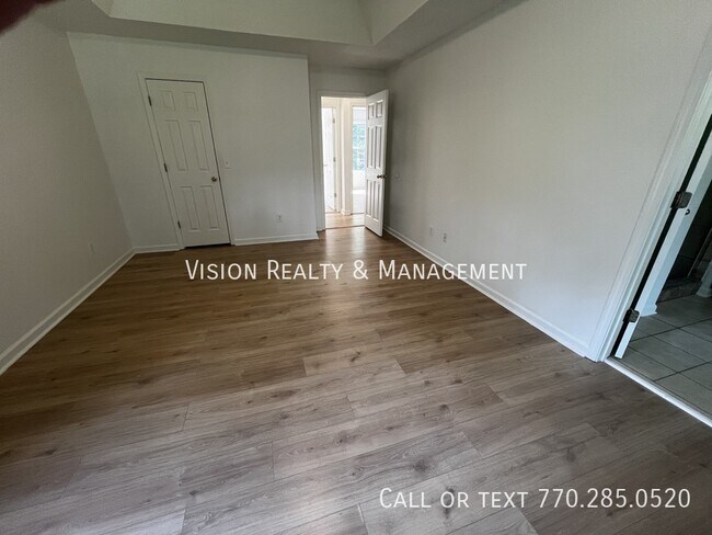 Building Photo - 64 Wooddale Ln