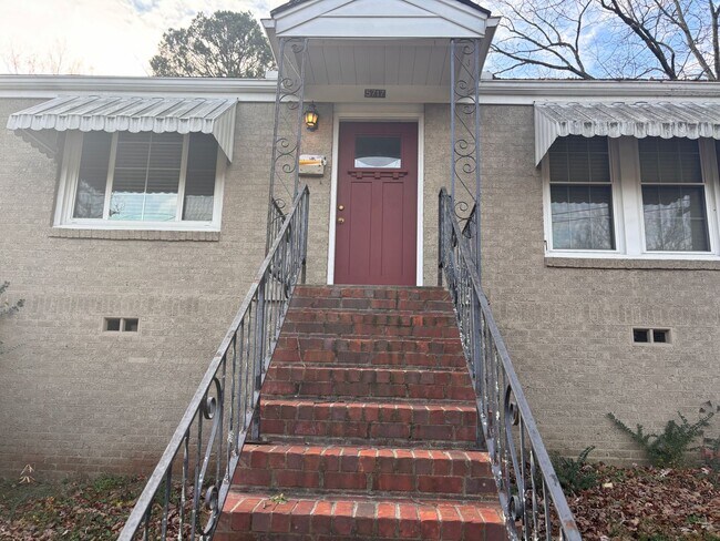 Building Photo - Cute 2 bedroom Hillcrest Bungalow
