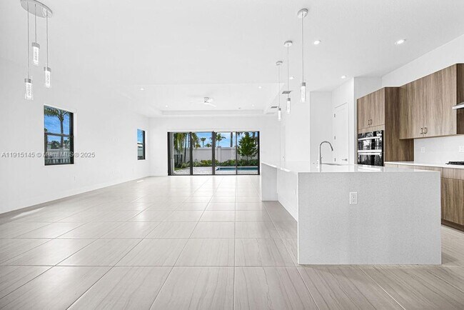 Building Photo - 12413 Solana Bay Cir