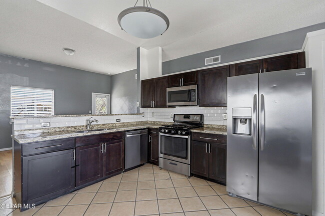 Building Photo - 305 De Palma Pl