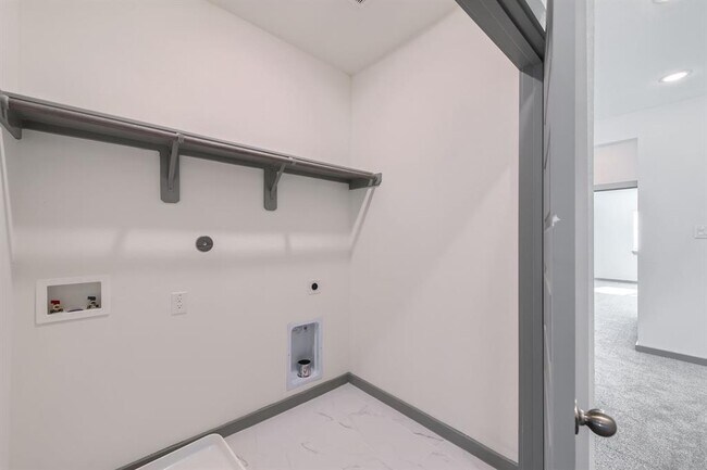 Building Photo - 33146 Willow Hts Ln