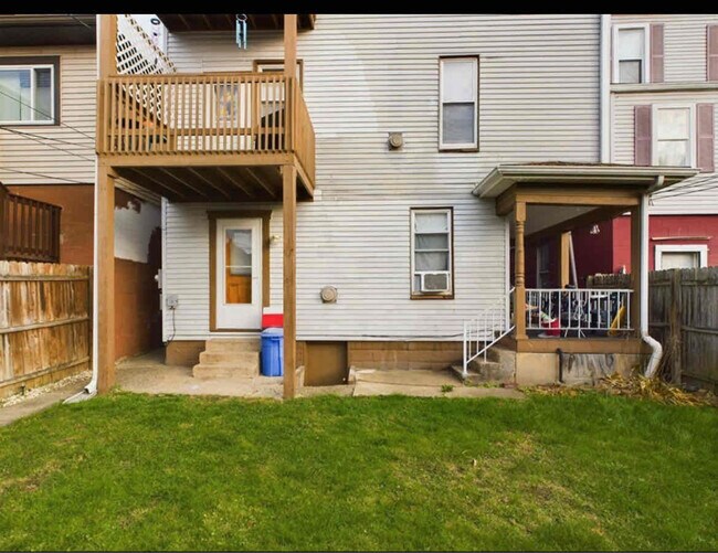 Building Photo - 529 Warwood Ave