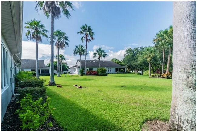 Building Photo - 2421 Fairway Oaks Dr