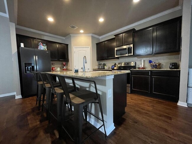 Building Photo - 5812 Blackstone Dr