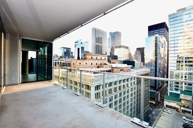 Building Photo - 60 E Randolph St