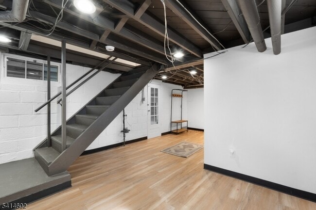 Building Photo - 83 Chestnut Hill Dr W