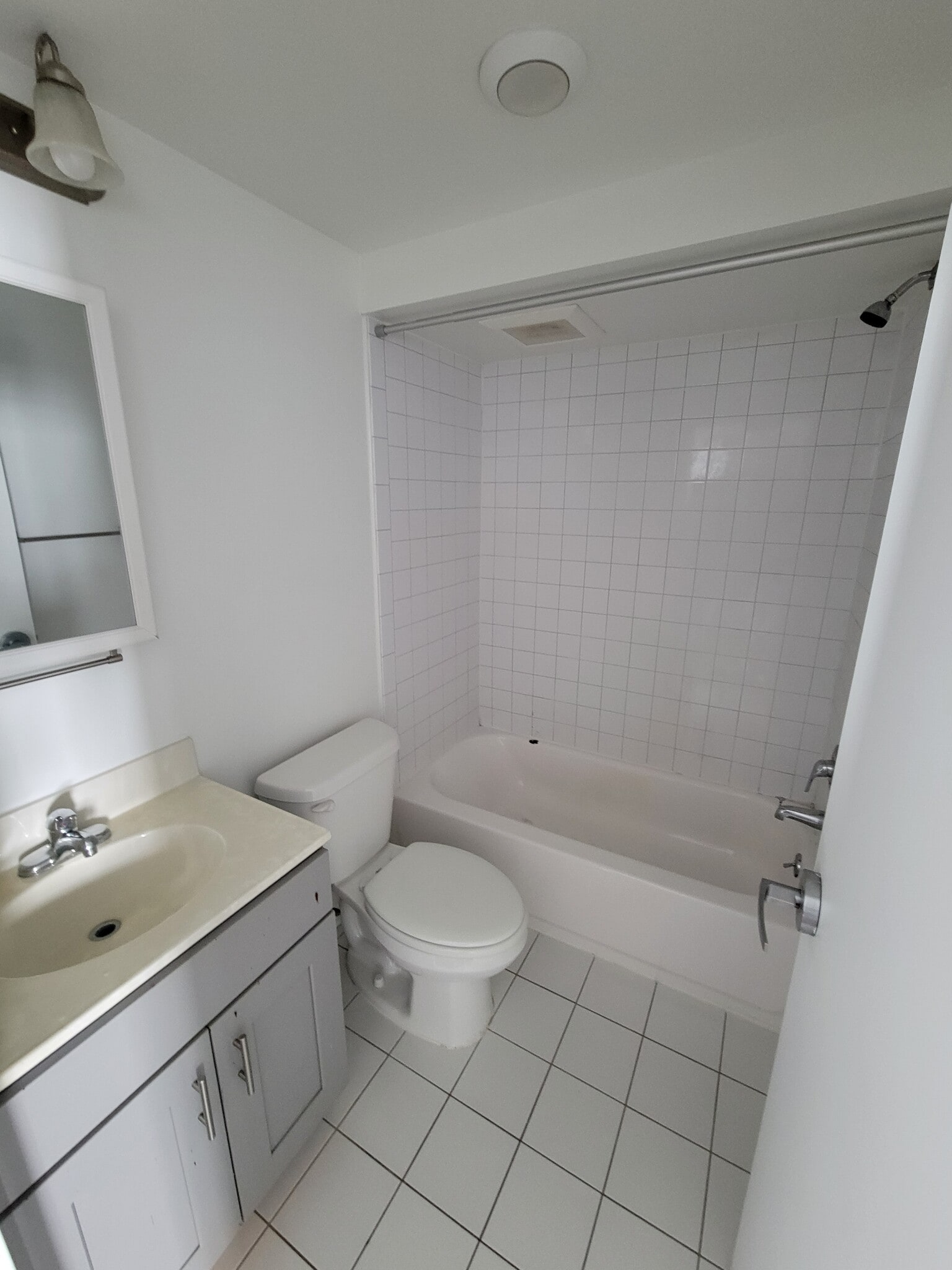 Building Photo - 2231 Bryn Mawr Ave