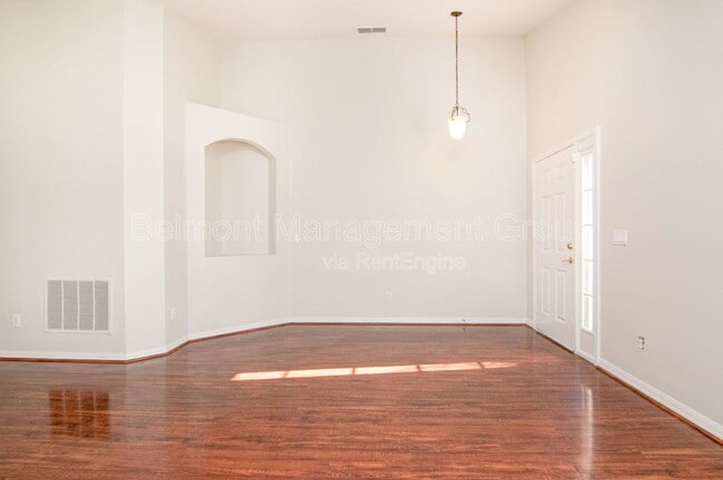 Building Photo - 9853 Portofino Dr