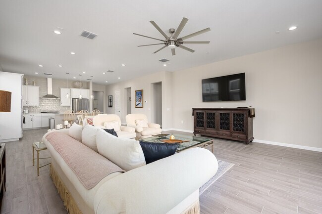 Building Photo - 5972 E Sinclair St