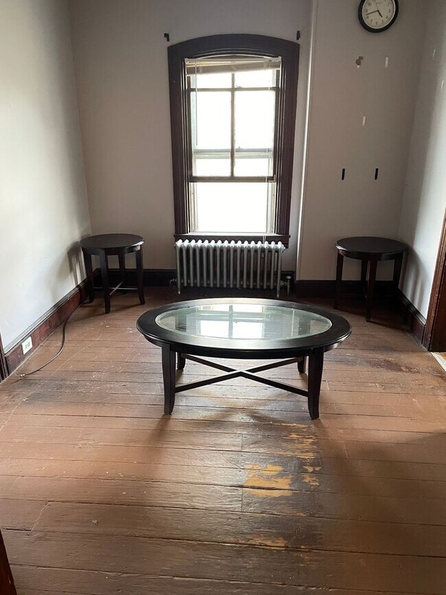 Building Photo - 230 W James St