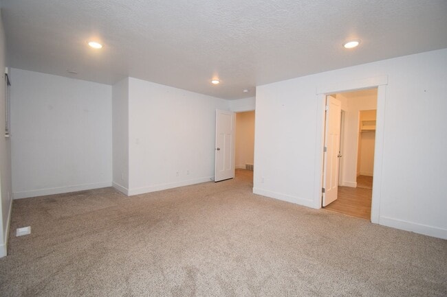 Building Photo - Beautiful 4 Bed Eagle Mountain Home, Near Parks & Paths!!