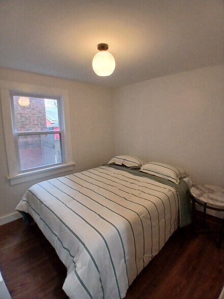 Bedroom 1 - 17 Thomas St